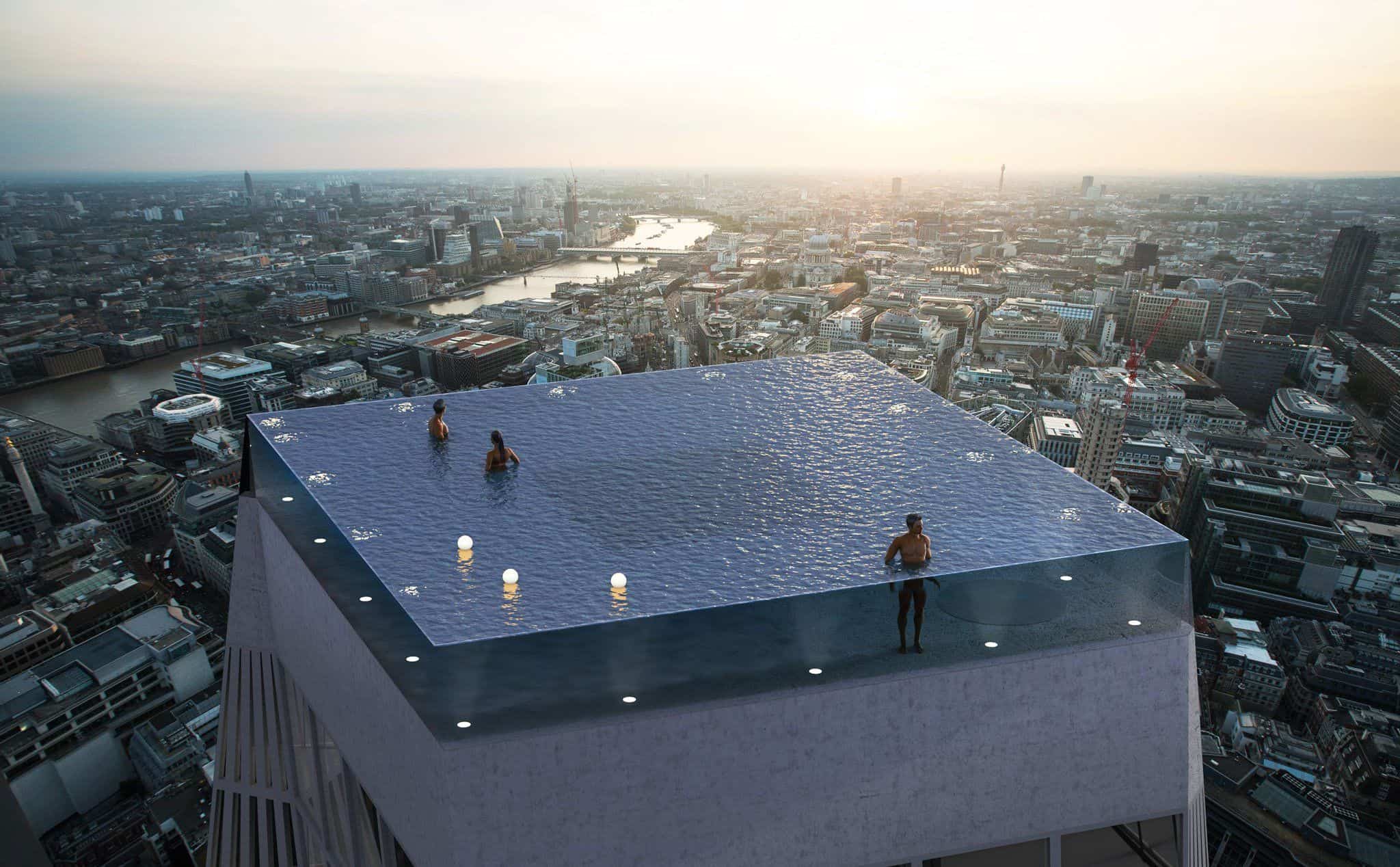 Bể bơi vô cực 360 thiết kế bởi công ty Compass Pools tại London