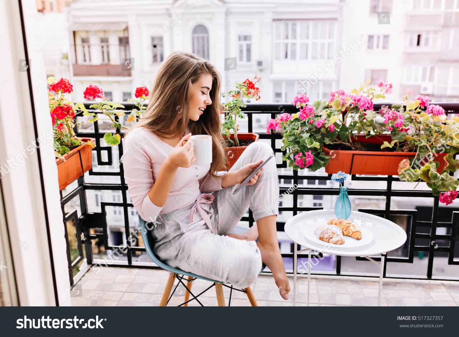 240 ngàn hình ảnh cô gái trẻ Châu Âu chất lượng cao trên Shutterstock